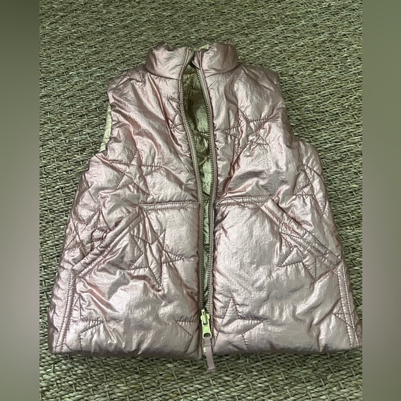 Girls Crewcuts reversible vest size 6-7 - Picture 2 of 3